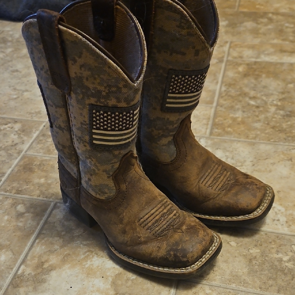 Ariat Tan Western Boots 8.5 little kid